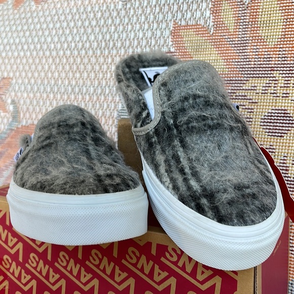 Vans WMNS Classic Slip-On Mule
(Soft Plaid Gray/True white
VN0A4P3U809
Sneakers - Picture 7 of 16